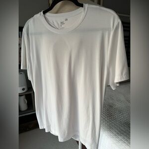 GAP White Short Sleeve Tee with cut out, size XL